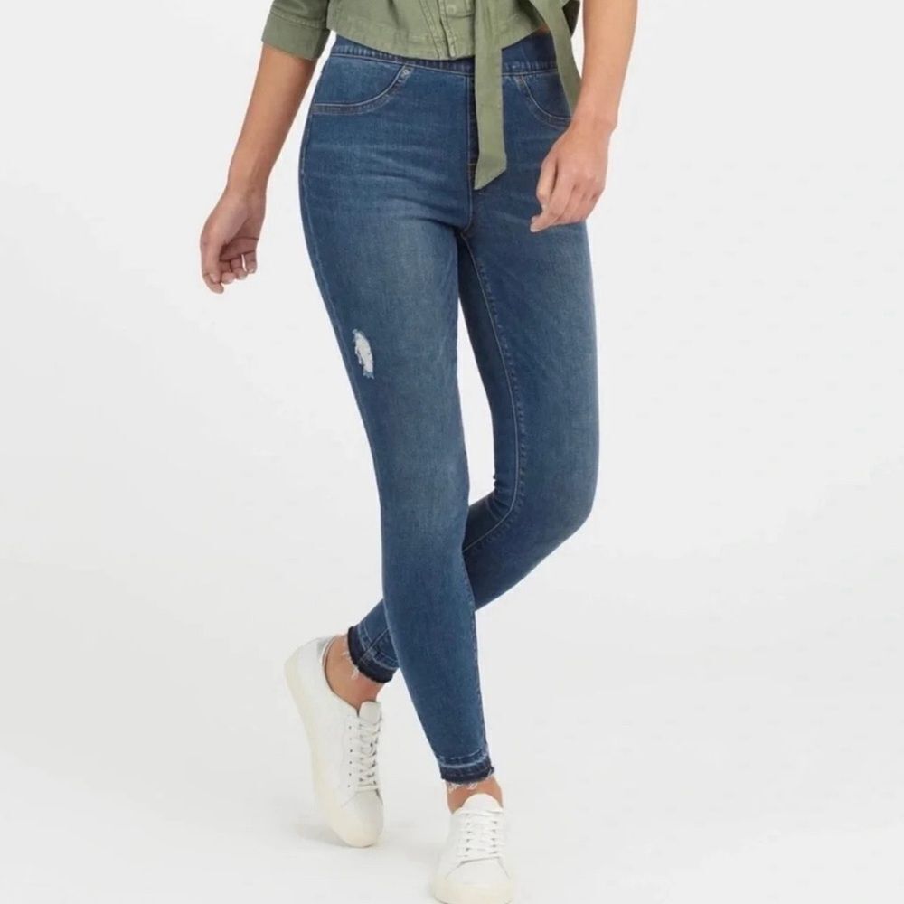 SPANX Distressed Ankle Skinny Jeans in Medium Wash M